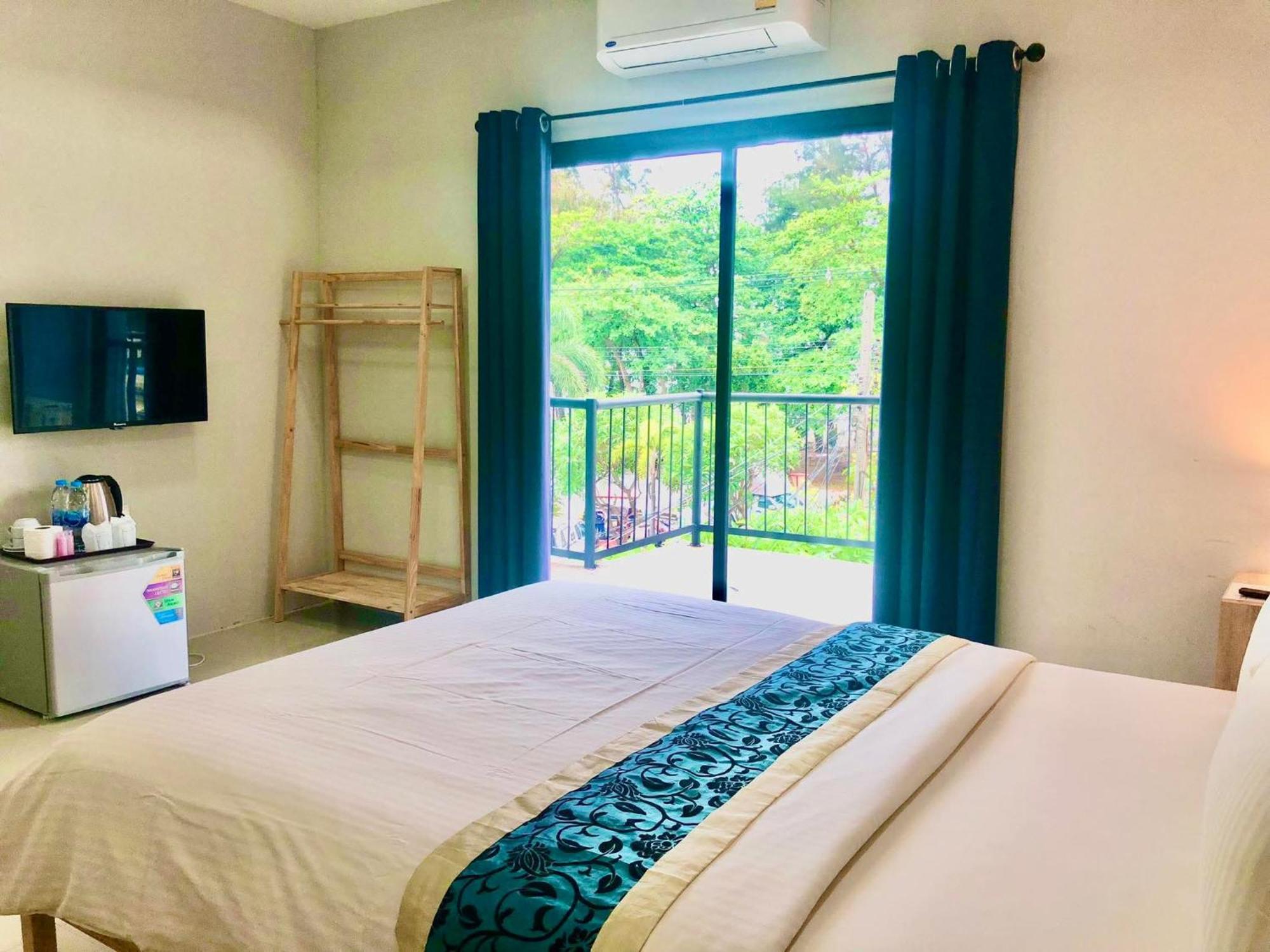 Emma Hotel Ban Phe Bagian luar foto